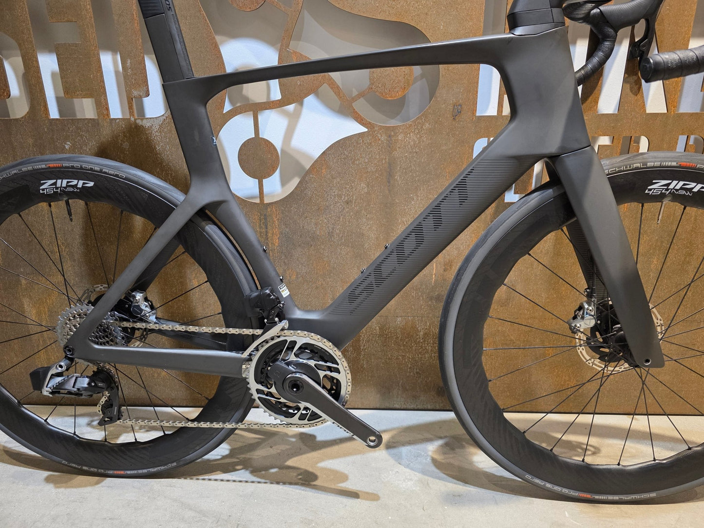 Rennrad von Scott, SCOTT FOIL RC ULTIMATE / XL vor USEDBIKES - OB.DE Hintergrund