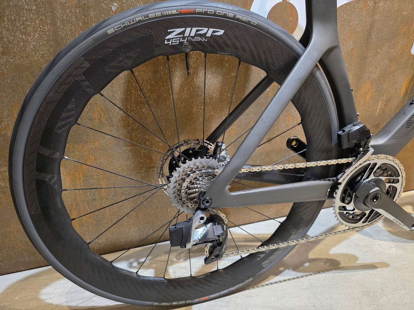 Rennrad von Scott, SCOTT FOIL RC ULTIMATE / XL vor USEDBIKES - OB.DE Hintergrund
