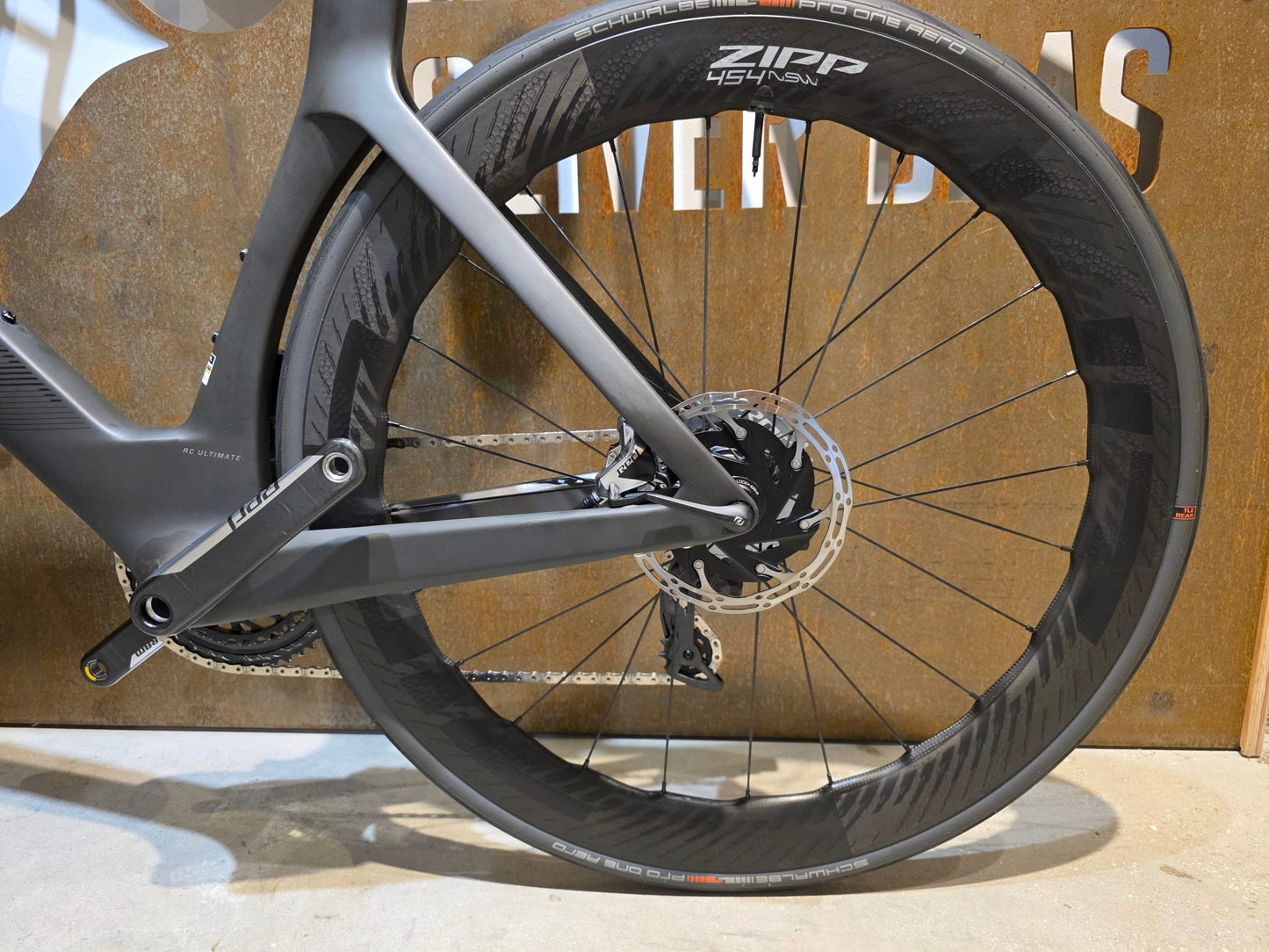Rennrad von Scott, SCOTT FOIL RC ULTIMATE / XL vor USEDBIKES - OB.DE Hintergrund
