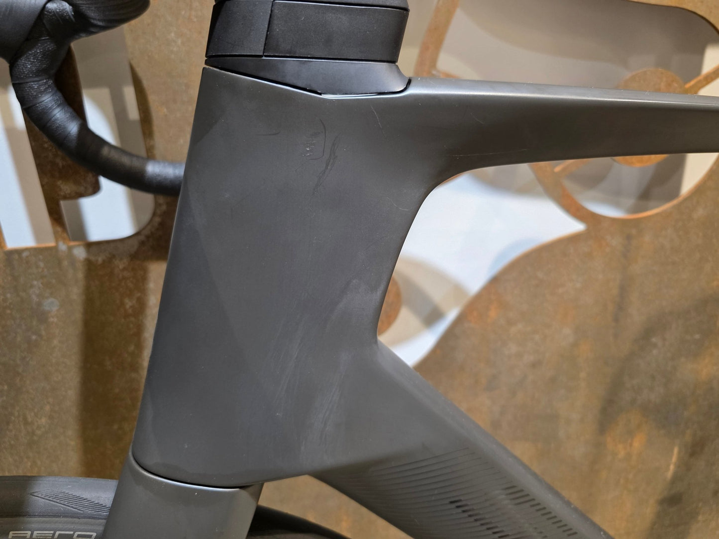 Rennrad von Scott, SCOTT FOIL RC ULTIMATE / XL vor USEDBIKES - OB.DE Hintergrund
