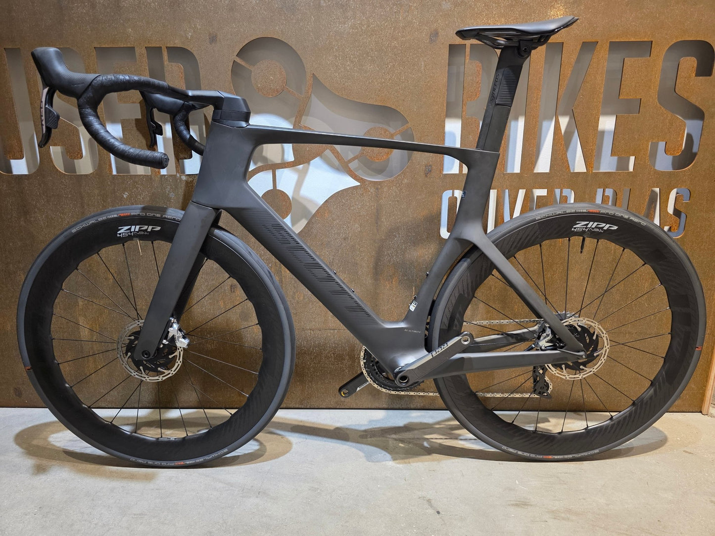 Rennrad von Scott, SCOTT FOIL RC ULTIMATE / XL vor USEDBIKES - OB.DE Hintergrund