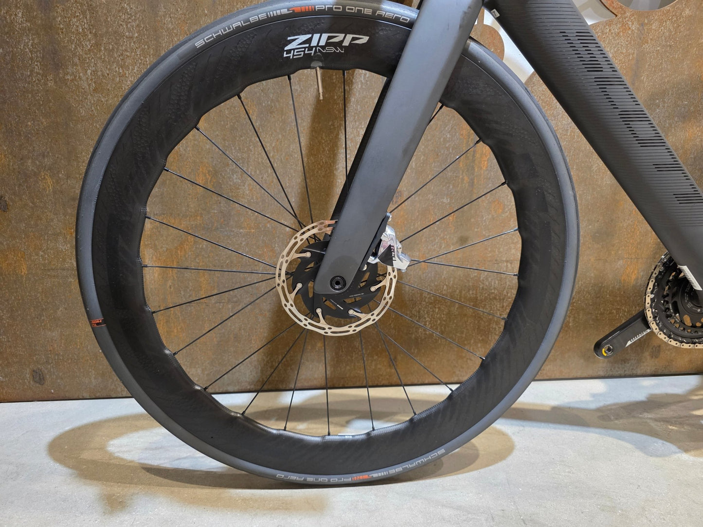 Rennrad von Scott, SCOTT FOIL RC ULTIMATE / XL vor USEDBIKES - OB.DE Hintergrund