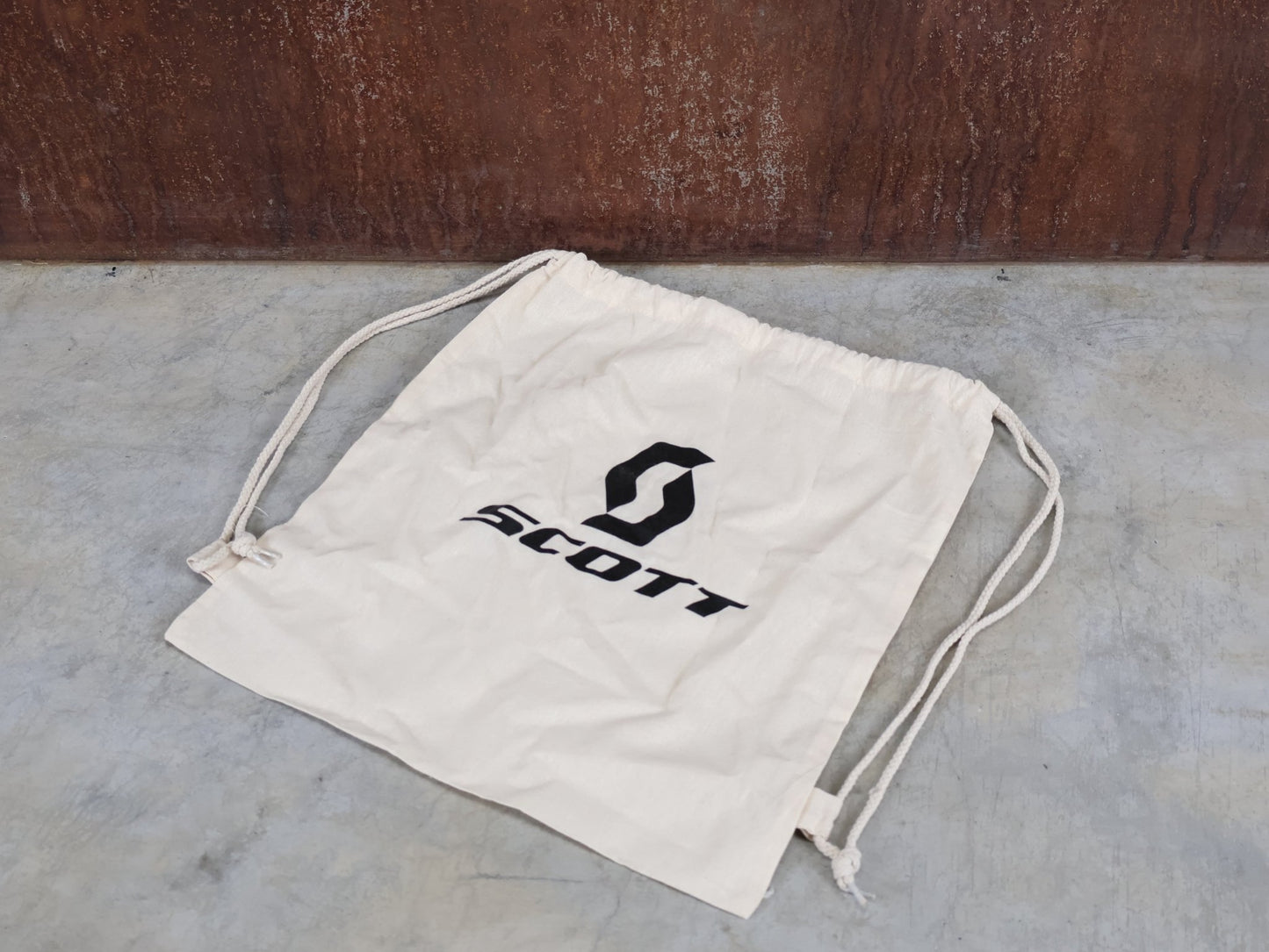 Taschen & Rucksäcke von Scott, SCOTT JUTE BEUTEL MIT KORDELZUG vor USEDBIKES - OB.DE Hintergrund