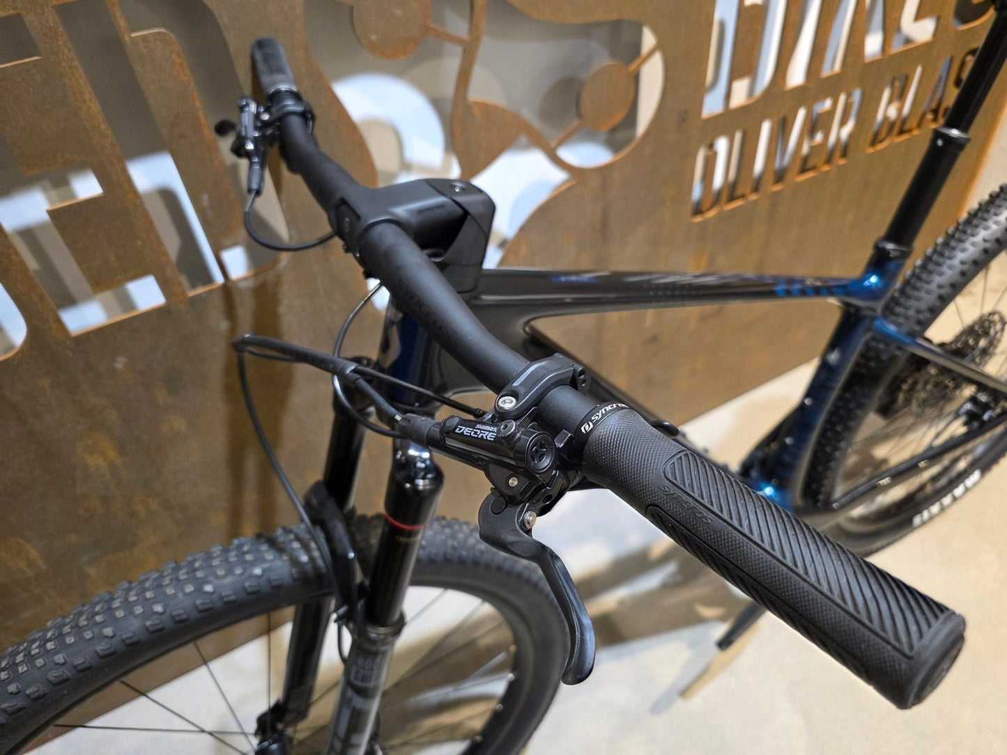 Mountainbike von Scott, SCOTT SCALE RC TEAM / MARTIN GREEN / M vor USEDBIKES - OB.DE Hintergrund