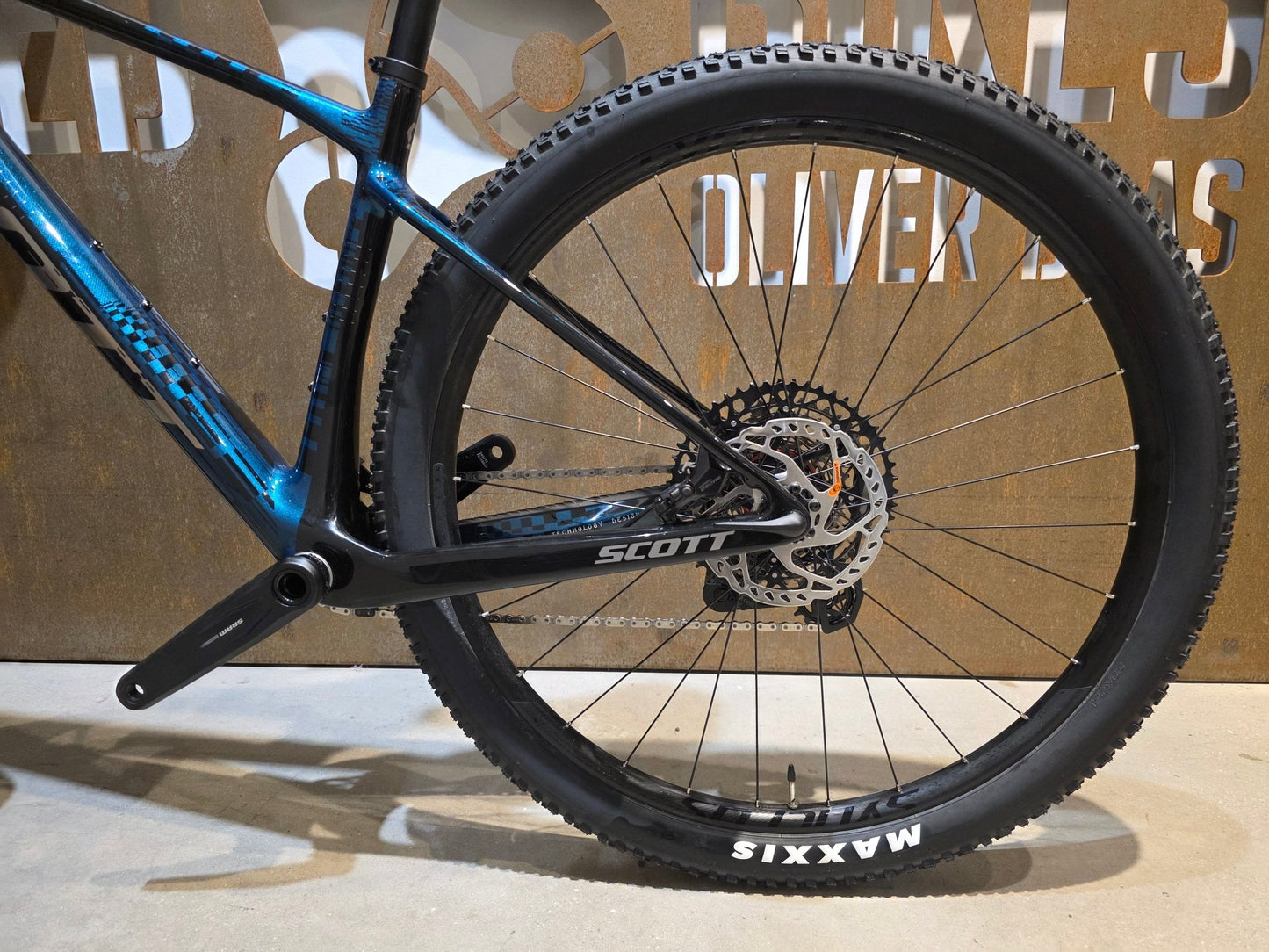 Mountainbike von Scott, SCOTT SCALE RC TEAM / MARTIN GREEN / M vor USEDBIKES - OB.DE Hintergrund