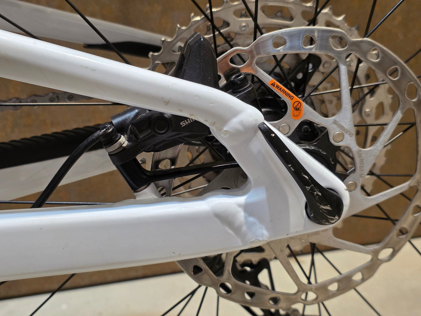 Mountainbike von Scott, SCOTT SPARK 930 / WHITE / M vor USEDBIKES - OB.DE Hintergrund