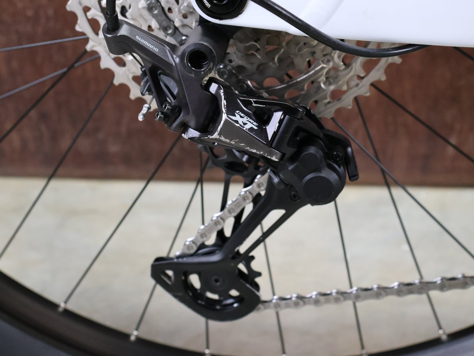 Mountainbike von Scott, SCOTT SPARK 930 / WHITE / M vor USEDBIKES - OB.DE Hintergrund