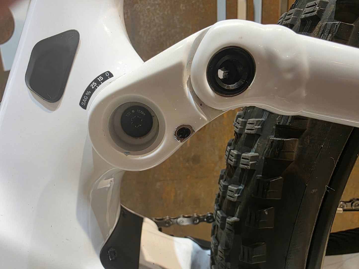 Mountainbike von Scott, SCOTT SPARK 930 / WHITE / M vor USEDBIKES - OB.DE Hintergrund