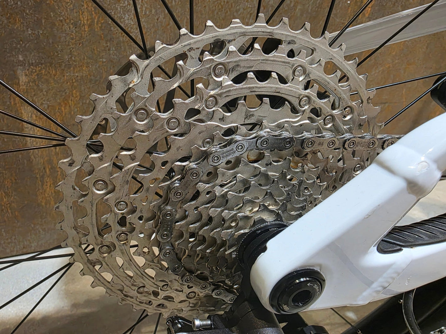 Mountainbike von Scott, SCOTT SPARK 930 / WHITE / M vor USEDBIKES - OB.DE Hintergrund