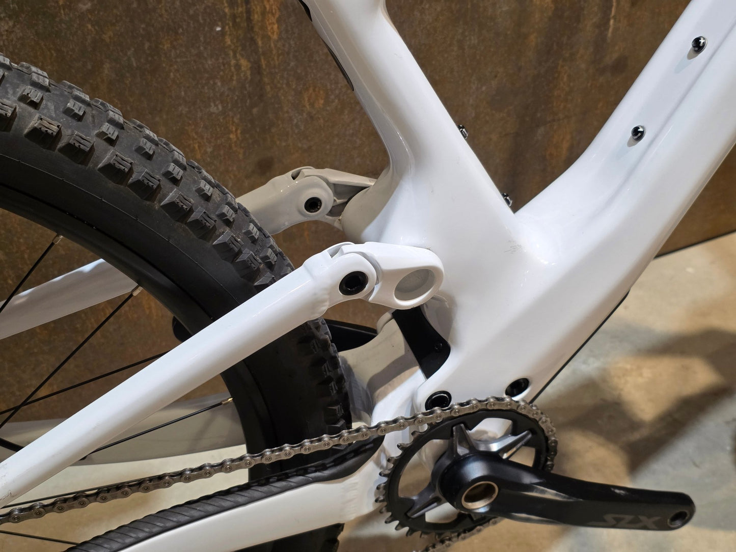 Mountainbike von Scott, SCOTT SPARK 930 / WHITE / M vor USEDBIKES - OB.DE Hintergrund