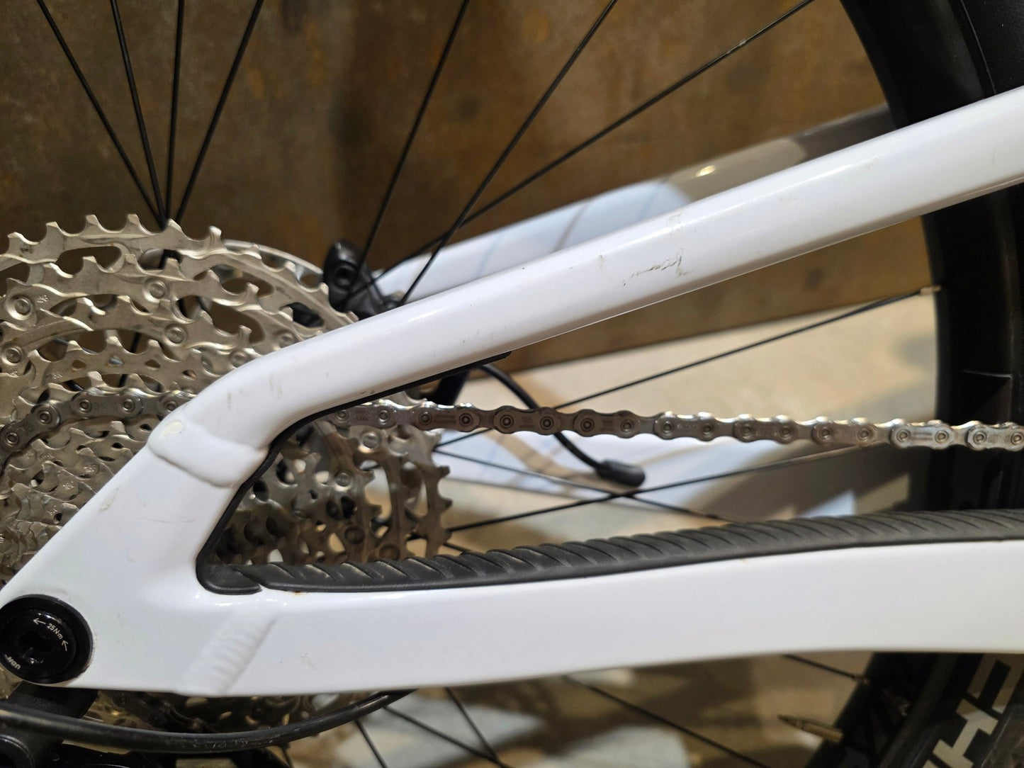Mountainbike von Scott, SCOTT SPARK 930 / WHITE / M vor USEDBIKES - OB.DE Hintergrund