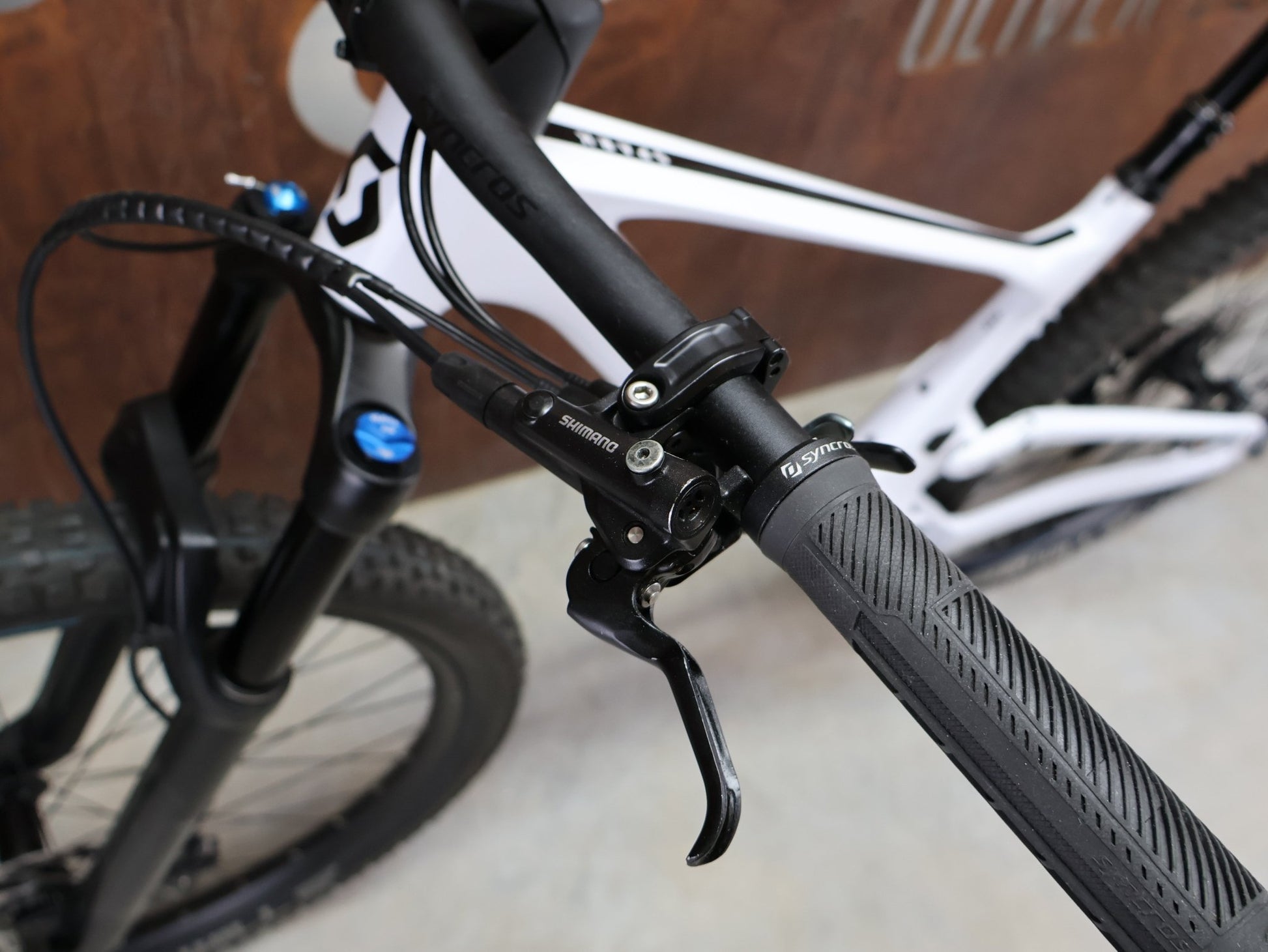 Mountainbike von Scott, SCOTT SPARK 930 / WHITE / M vor USEDBIKES - OB.DE Hintergrund