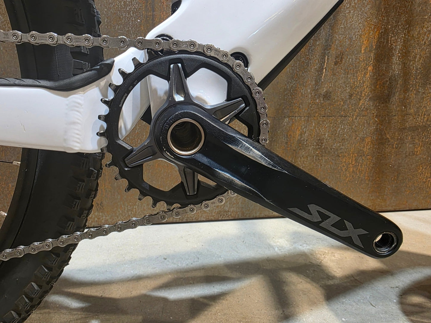 Mountainbike von Scott, SCOTT SPARK 930 / WHITE / M vor USEDBIKES - OB.DE Hintergrund