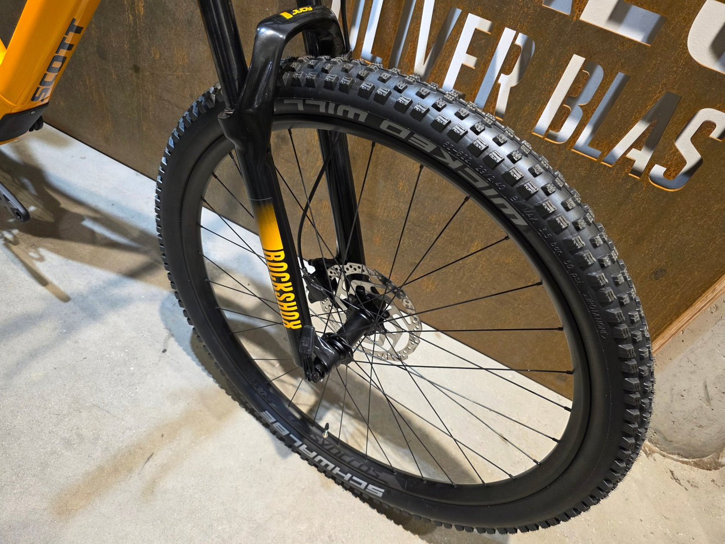 Mountainbike von Scott, SCOTT SPARK 970 / L vor USEDBIKES - OB.DE Hintergrund