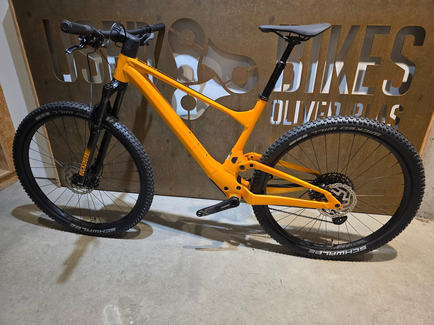 Mountainbike von Scott, SCOTT SPARK 970 / L vor USEDBIKES - OB.DE Hintergrund