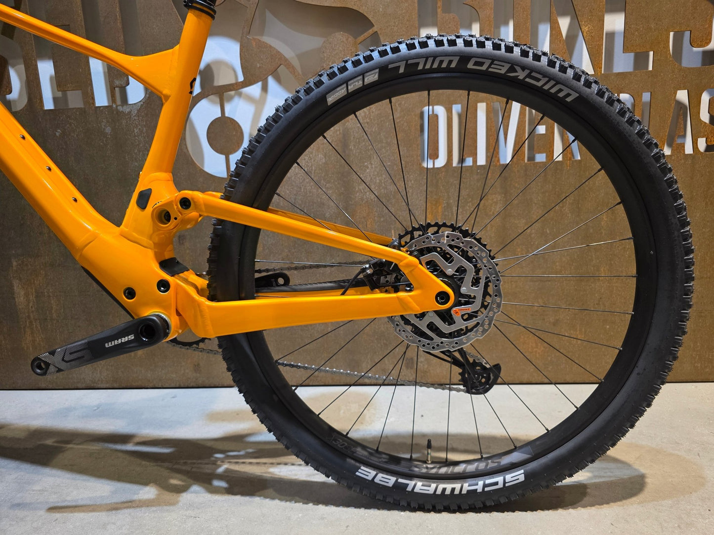 Mountainbike von Scott, SCOTT SPARK 970 / L vor USEDBIKES - OB.DE Hintergrund