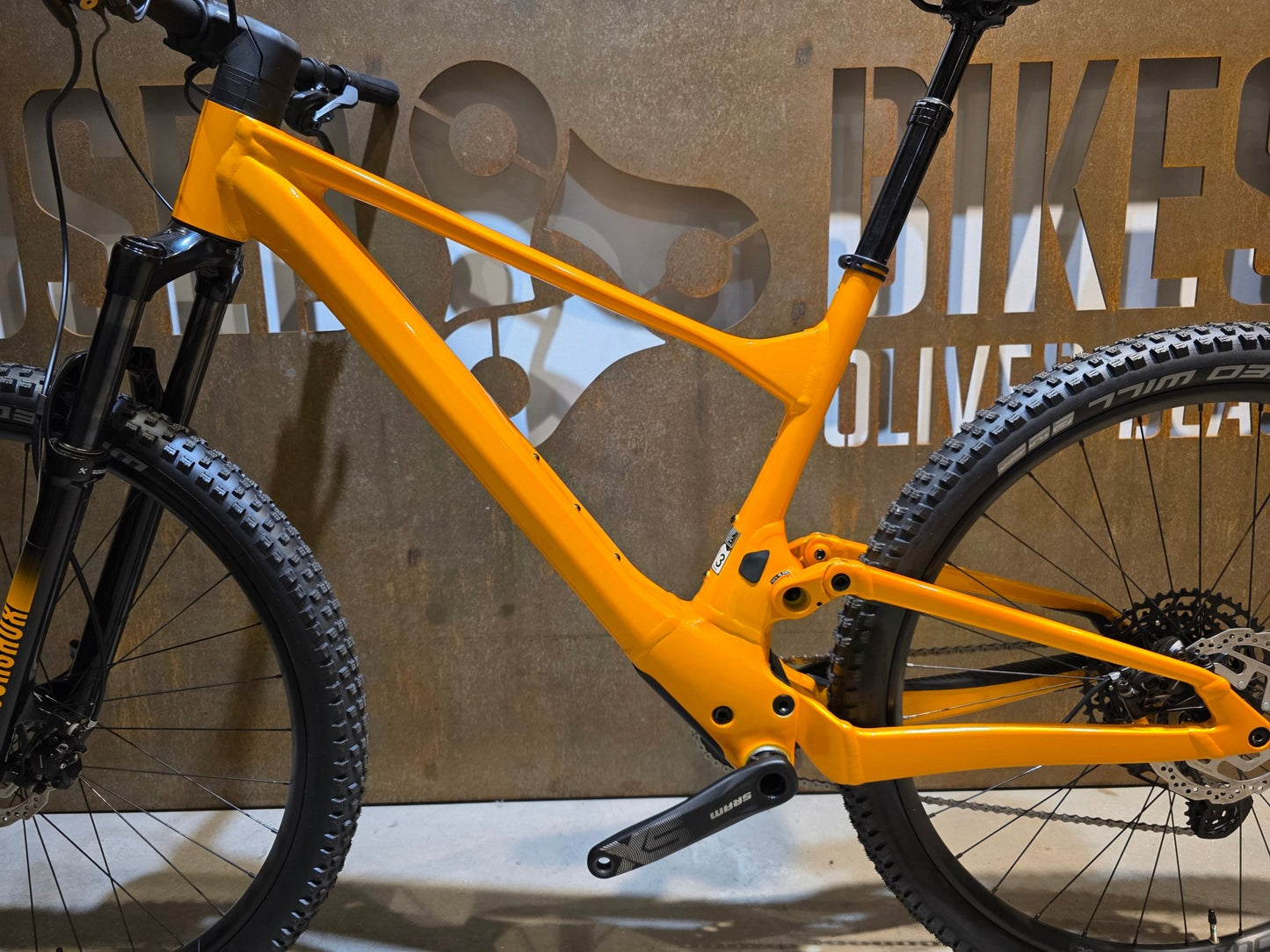 Mountainbike von Scott, SCOTT SPARK 970 / L vor USEDBIKES - OB.DE Hintergrund