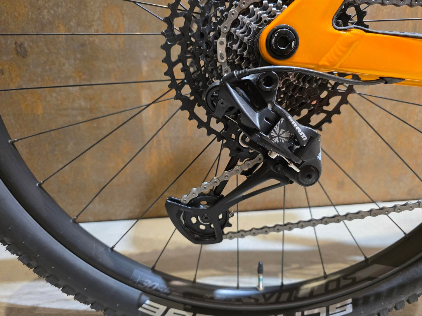 Mountainbike von Scott, SCOTT SPARK 970 / L vor USEDBIKES - OB.DE Hintergrund