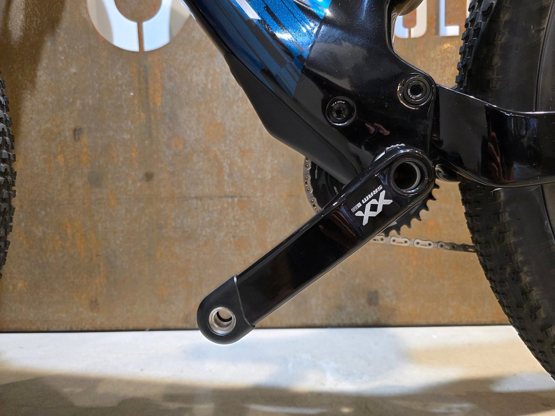 Mountainbike von Scott, SCOTT SPARK RC SL / MARTIN GREEN / M vor USEDBIKES - OB.DE Hintergrund