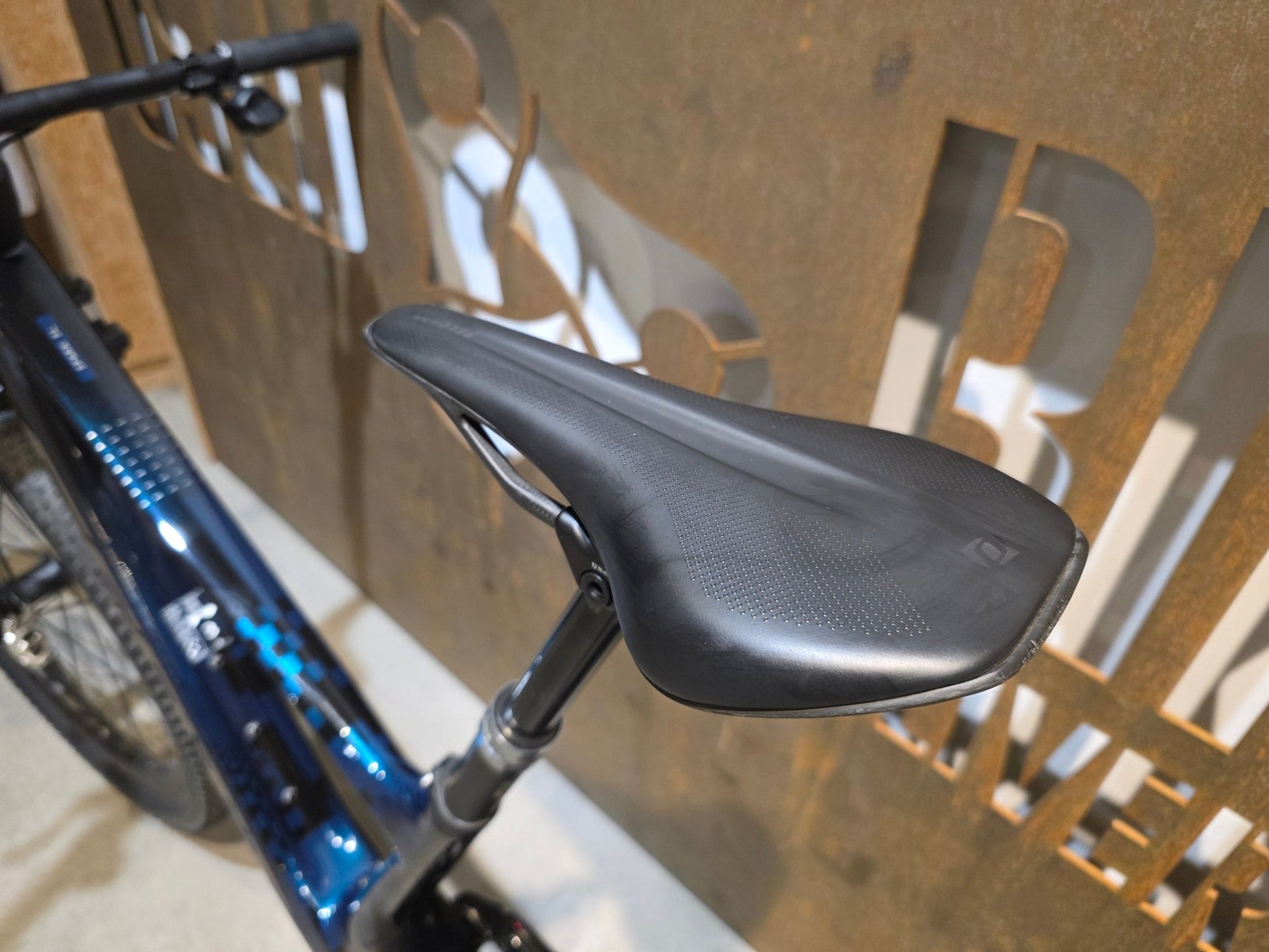 Mountainbike von Scott, SCOTT SPARK RC SL / MARTIN GREEN / M vor USEDBIKES - OB.DE Hintergrund