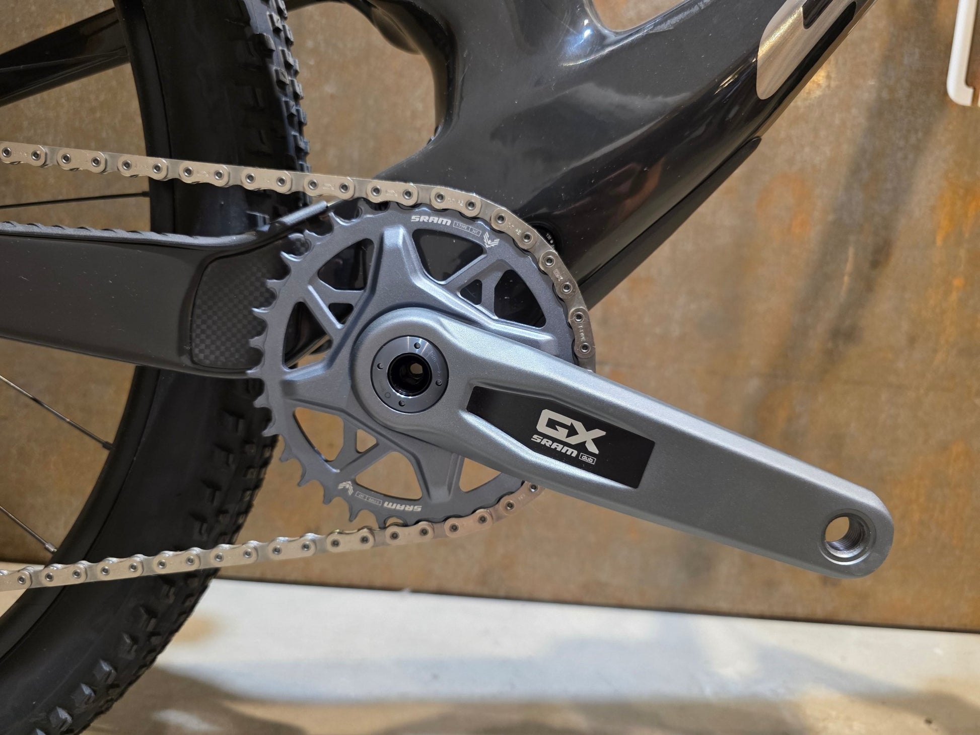 Mountainbike von Scott, SCOTT SPARK RC TEAM ISSUE / CARBON BLACK / M vor USEDBIKES - OB.DE Hintergrund