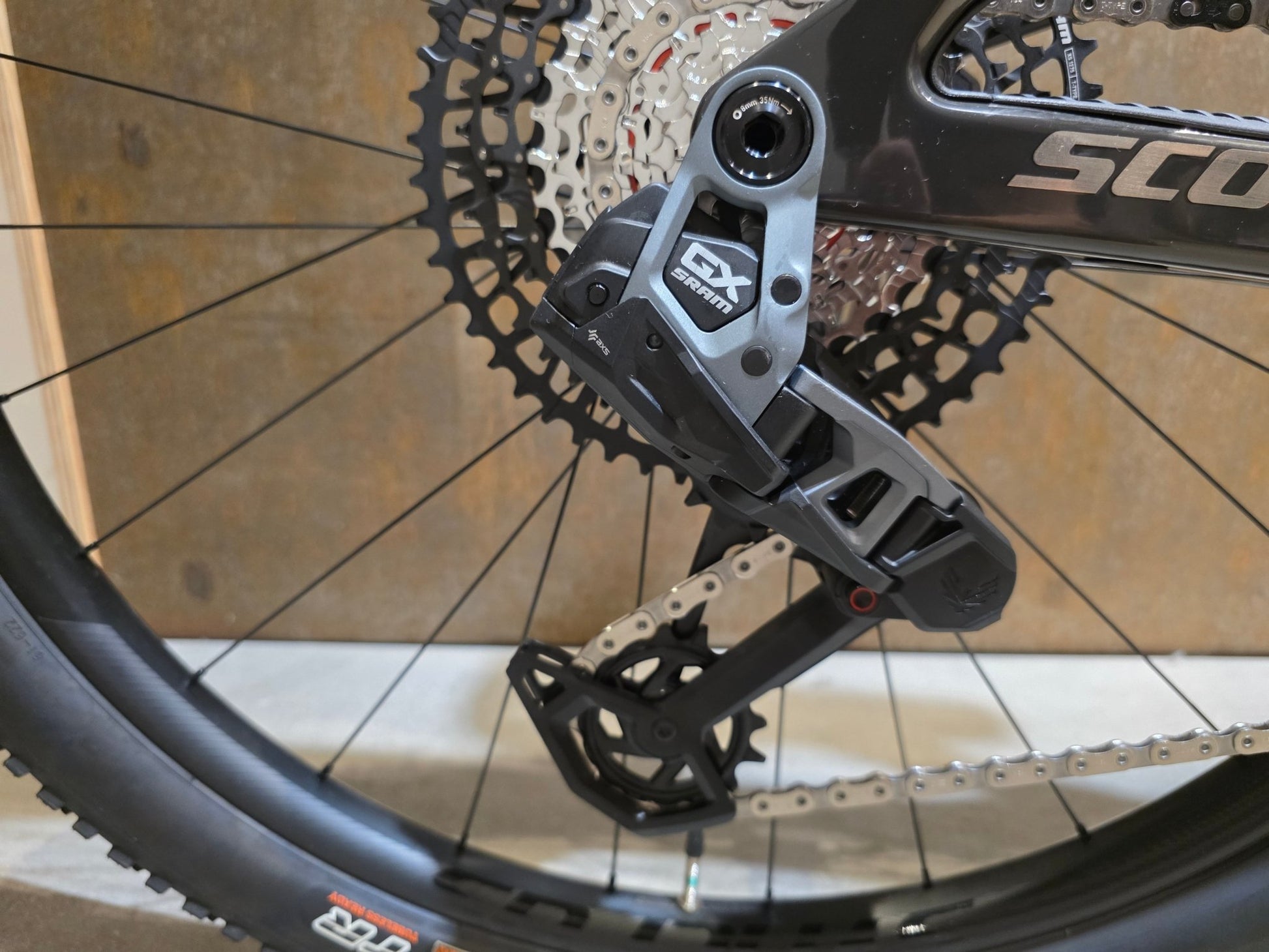 Mountainbike von Scott, SCOTT SPARK RC TEAM ISSUE / CARBON BLACK / M vor USEDBIKES - OB.DE Hintergrund