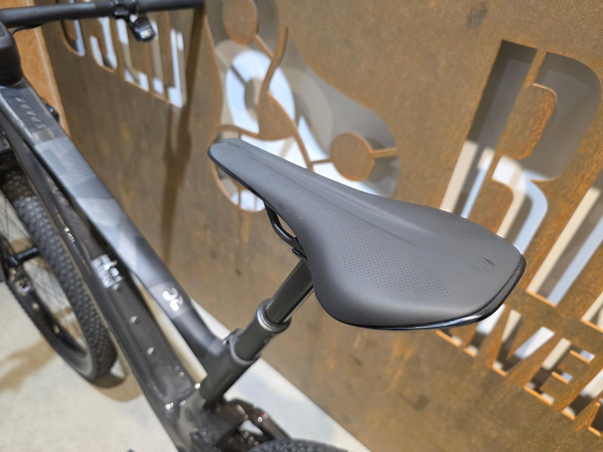 Mountainbike von Scott, SCOTT SPARK RC TEAM ISSUE / CARBON BLACK / M vor USEDBIKES - OB.DE Hintergrund