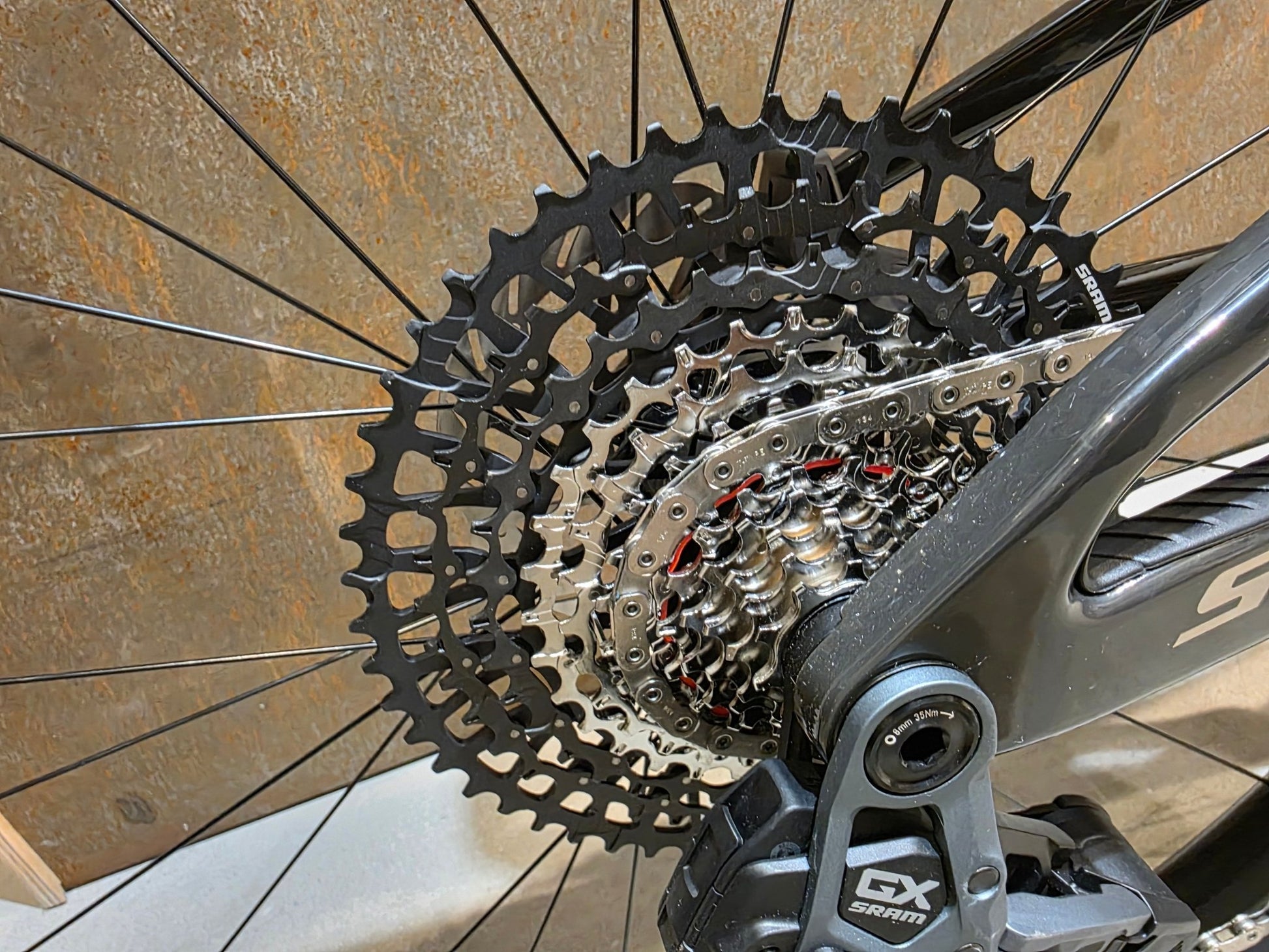 Mountainbike von Scott, SCOTT SPARK RC TEAM ISSUE / CARBON BLACK / M vor USEDBIKES - OB.DE Hintergrund