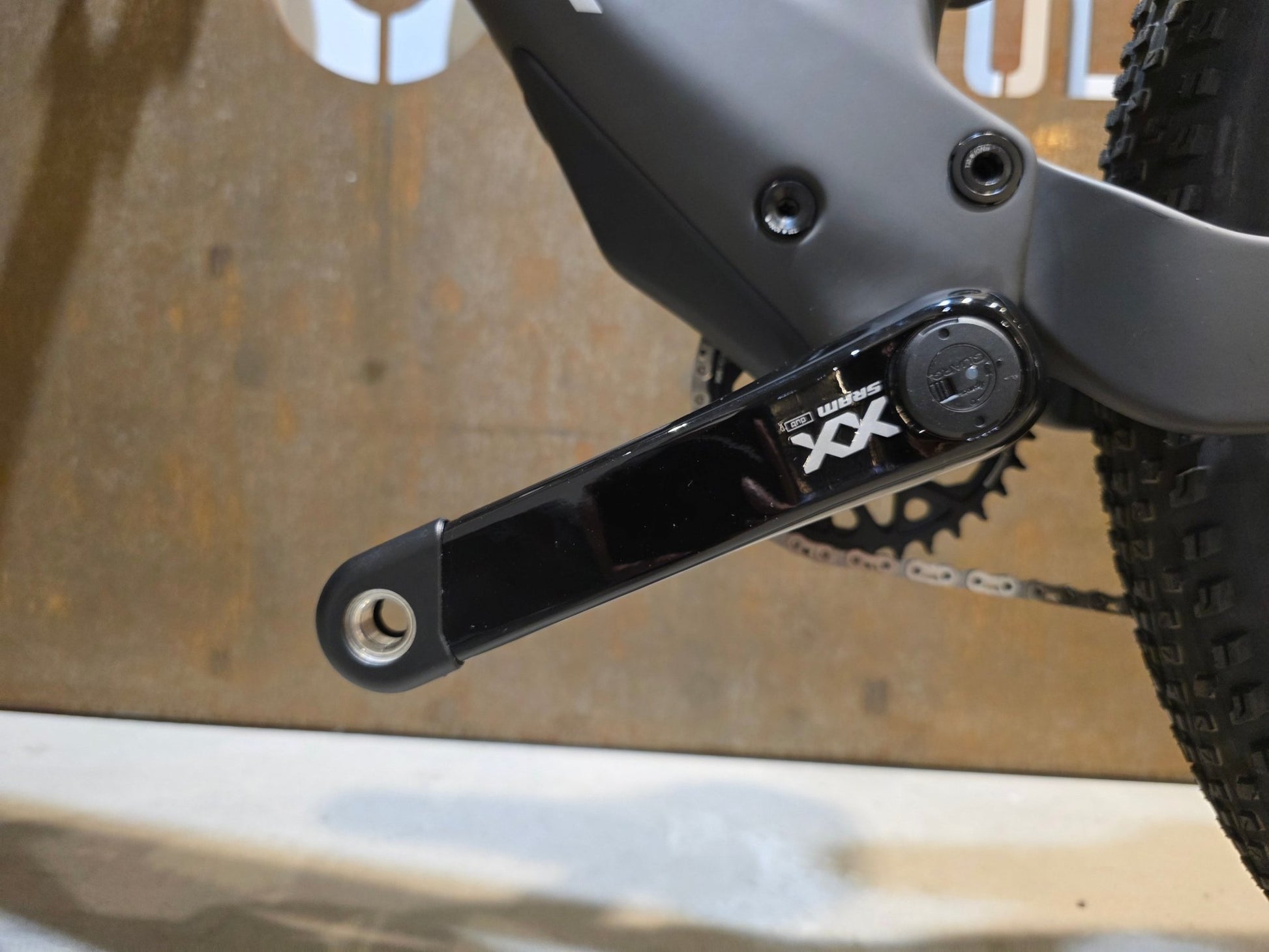 Mountainbike von Scott, SCOTT SPARK RC WORLD CUP EVO / CARBON BLACK / M vor USEDBIKES - OB.DE Hintergrund