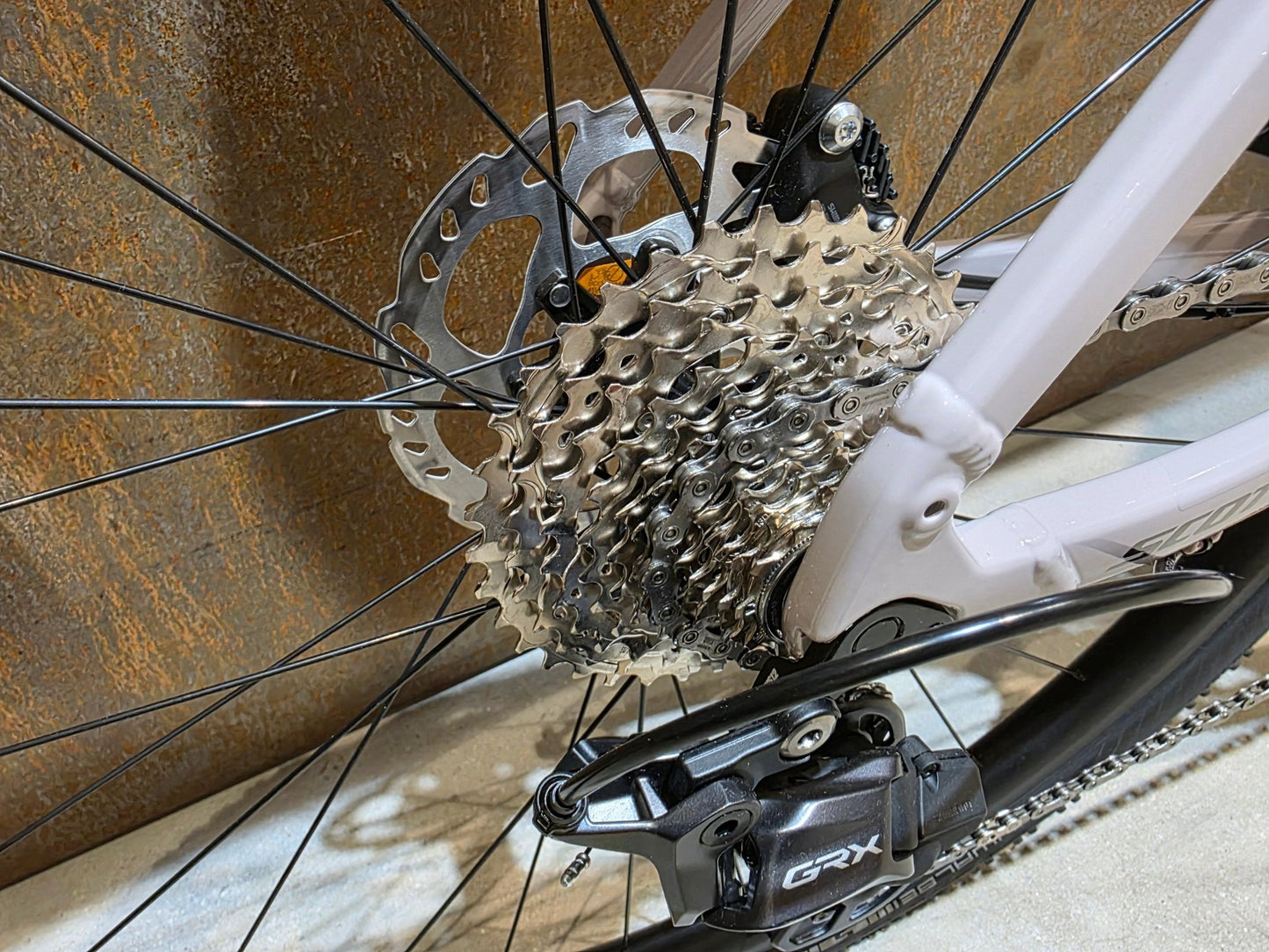 Gravel/Cyclocross von Scott, SCOTT SPEEDSTER GRAVEL 10 / HUSHED PINK / M vor USEDBIKES - OB.DE Hintergrund