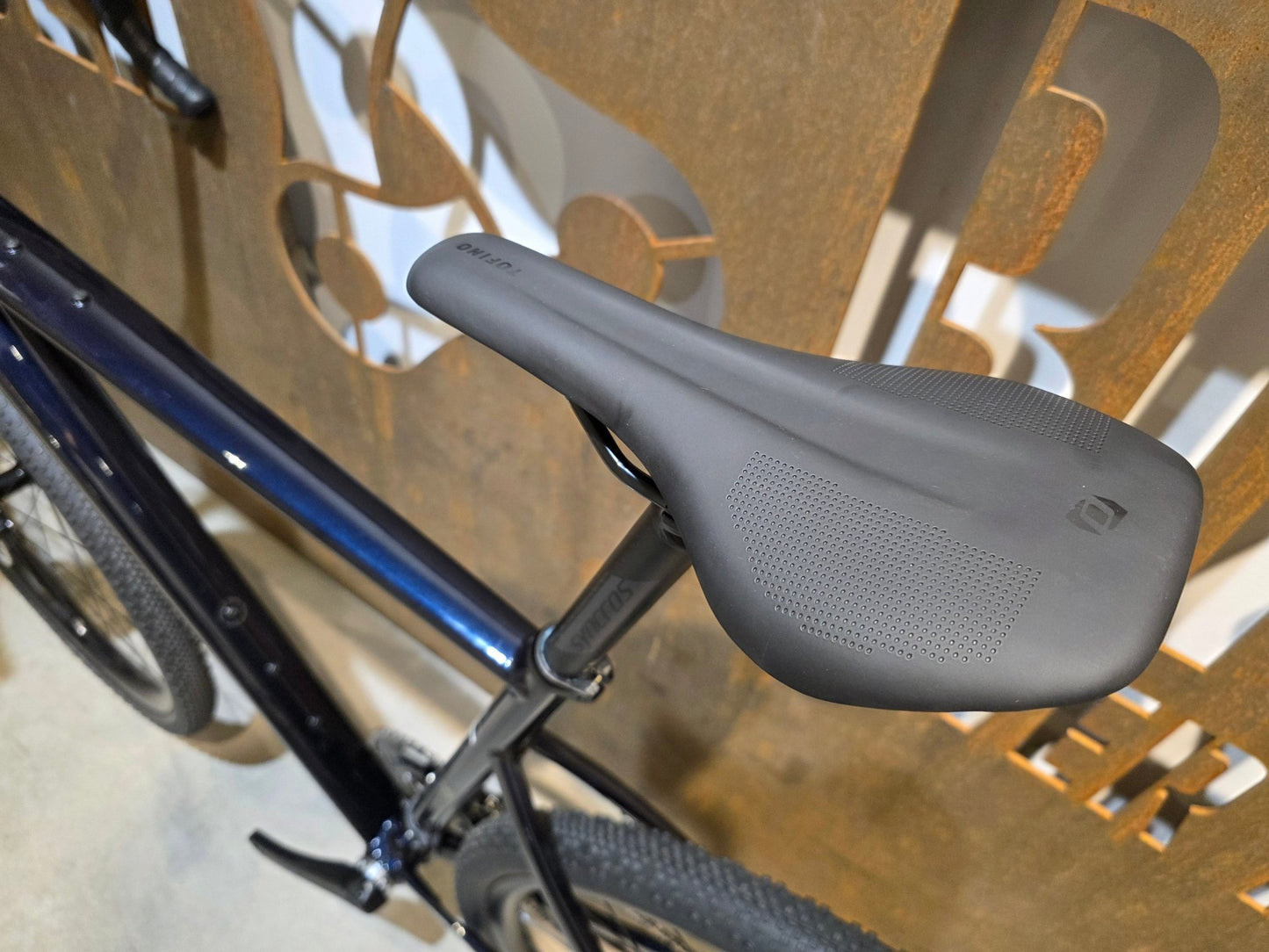 Gravel/Cyclocross von Scott, SCOTT SPEEDSTER GRAVEL 30 / COSMIC BLUE / M vor USEDBIKES - OB.DE Hintergrund