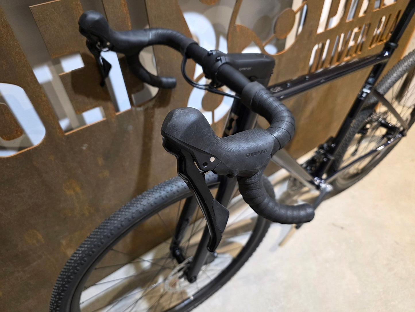 Gravel/Cyclocross von Scott, SCOTT SPEEDSTER GRAVEL 30 / COSMIC BLUE / M vor USEDBIKES - OB.DE Hintergrund