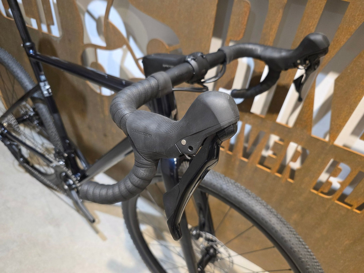 Gravel/Cyclocross von Scott, SCOTT SPEEDSTER GRAVEL 30 / COSMIC BLUE / M vor USEDBIKES - OB.DE Hintergrund