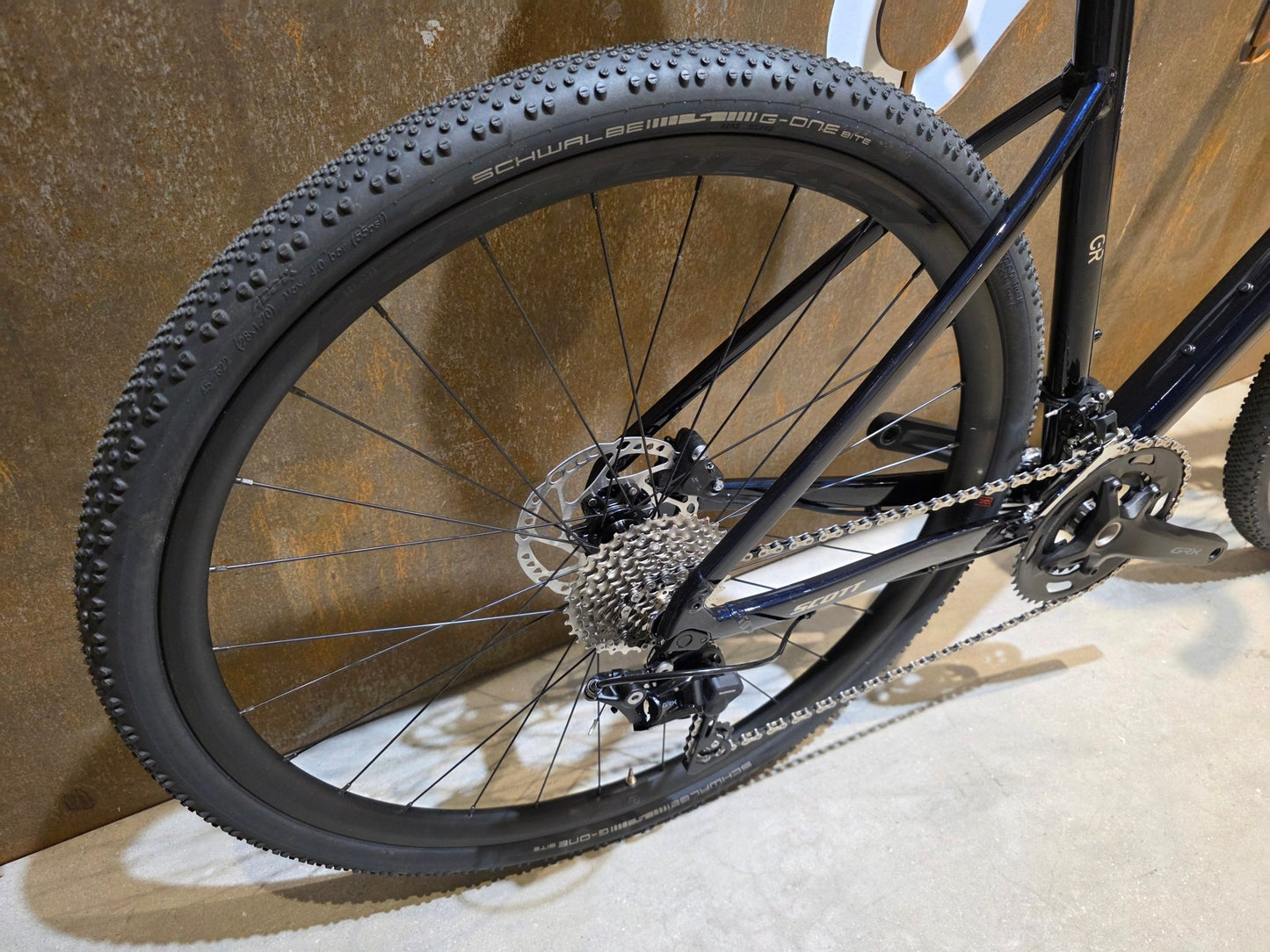 Gravel/Cyclocross von Scott, SCOTT SPEEDSTER GRAVEL 30 / COSMIC BLUE / M vor USEDBIKES - OB.DE Hintergrund