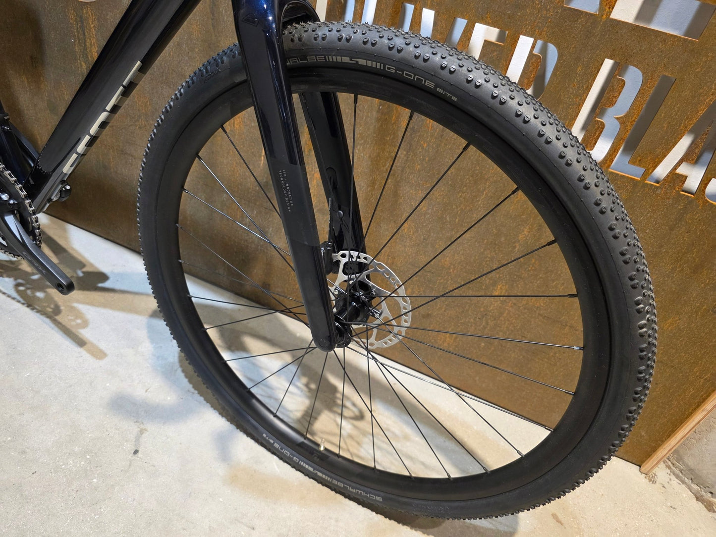 Gravel/Cyclocross von Scott, SCOTT SPEEDSTER GRAVEL 30 / COSMIC BLUE / M vor USEDBIKES - OB.DE Hintergrund