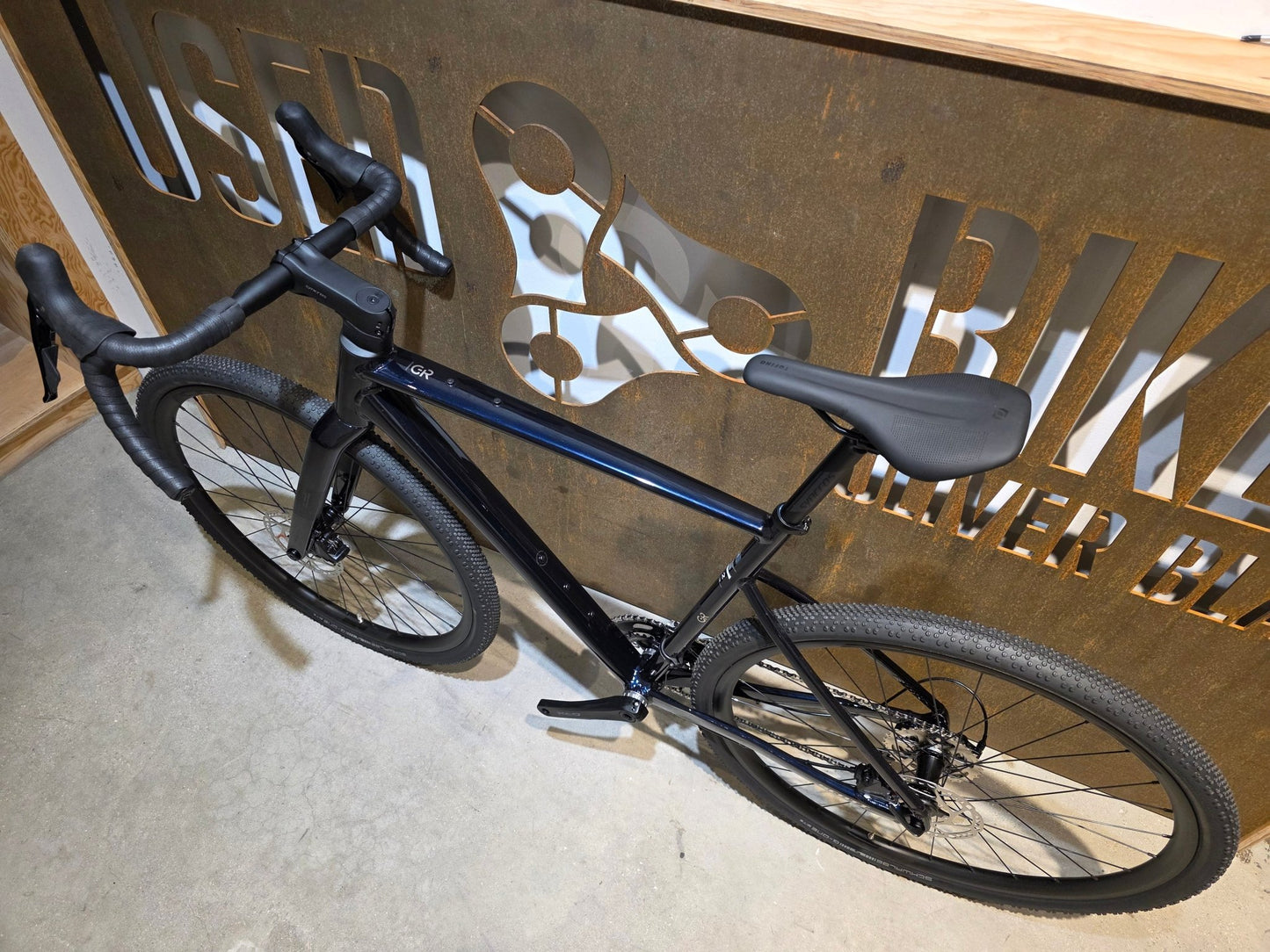 Gravel/Cyclocross von Scott, SCOTT SPEEDSTER GRAVEL 30 / COSMIC BLUE / M vor USEDBIKES - OB.DE Hintergrund