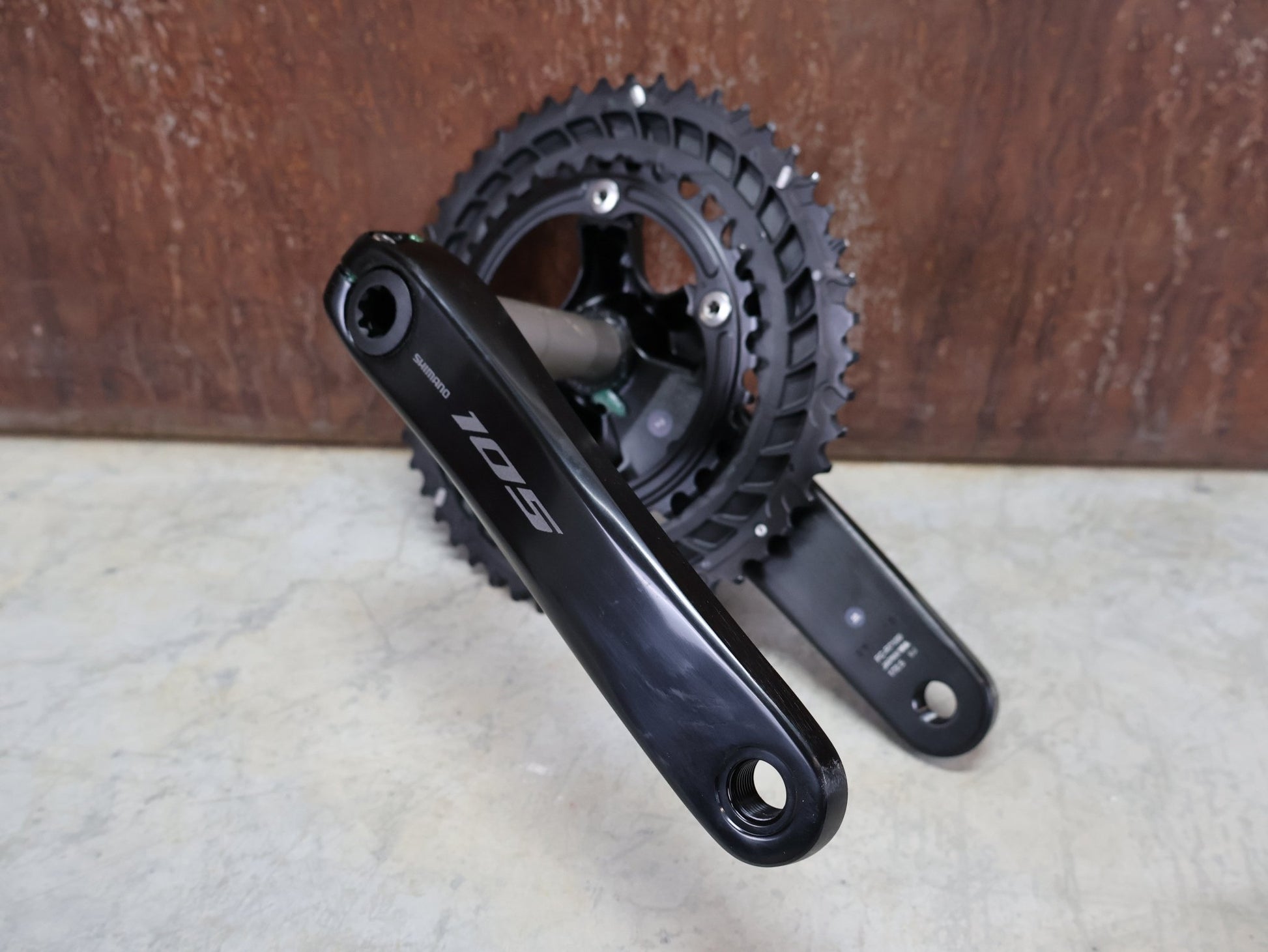 Kurbel von Shimano, SHIMANO 105 FC - R7100 KURBELGARNITUR 2X12FACH 50/34ZÄHNE 170 - 175MM vor USEDBIKES - OB.DE Hintergrund