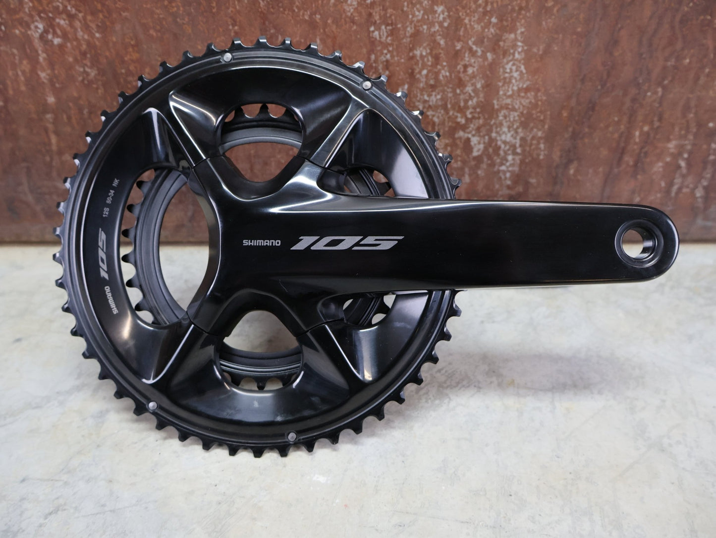 Kurbel von Shimano, SHIMANO 105 FC - R7100 KURBELGARNITUR 2X12FACH 50/34ZÄHNE 170 - 175MM vor USEDBIKES - OB.DE Hintergrund