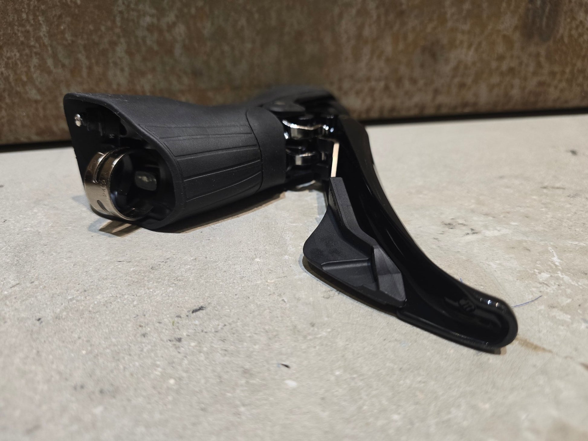 Brems - / Schalthebel von Shimano, SHIMANO 105 SCHALT - / BREMSHEBEL DISC ST - R7020 - L / - R LINKS / RECHTS in variant_title vor USEDBIKES - OB.DE Hintergrund