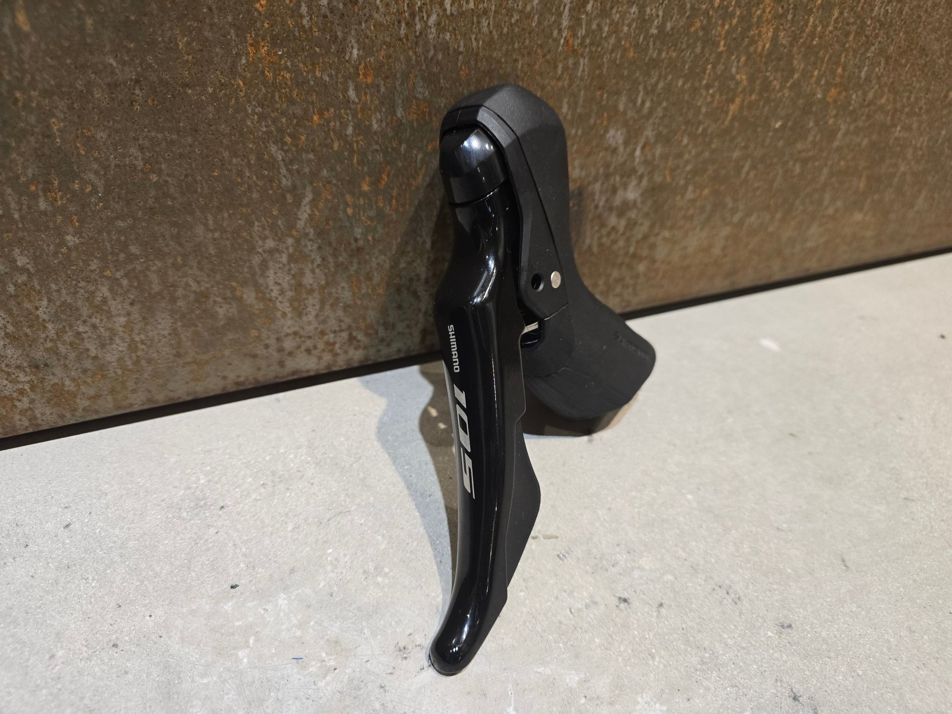 Brems - / Schalthebel von Shimano, SHIMANO 105 SCHALT - / BREMSHEBEL DISC ST - R7020 - L / - R LINKS / RECHTS in variant_title vor USEDBIKES - OB.DE Hintergrund