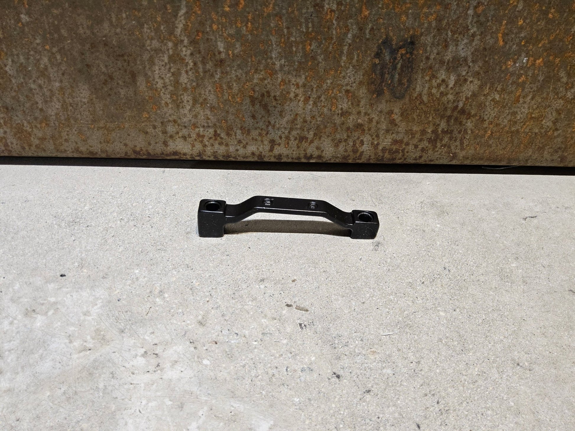 Zubehör von Shimano, SHIMANO ADAPTER POSTMOUNT 203MM / VORNE O. HINTEN vor USEDBIKES - OB.DE Hintergrund