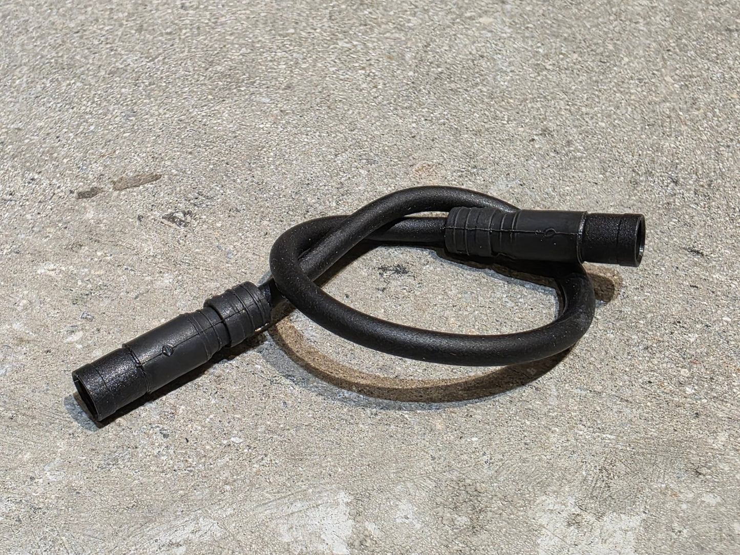 Di2 Weiche von Shimano, SHIMANO DI2 EW - WU111 ANT+ & BLOOTOOTH SENDER + EW - SD50 150MM vor USEDBIKES - OB.DE Hintergrund