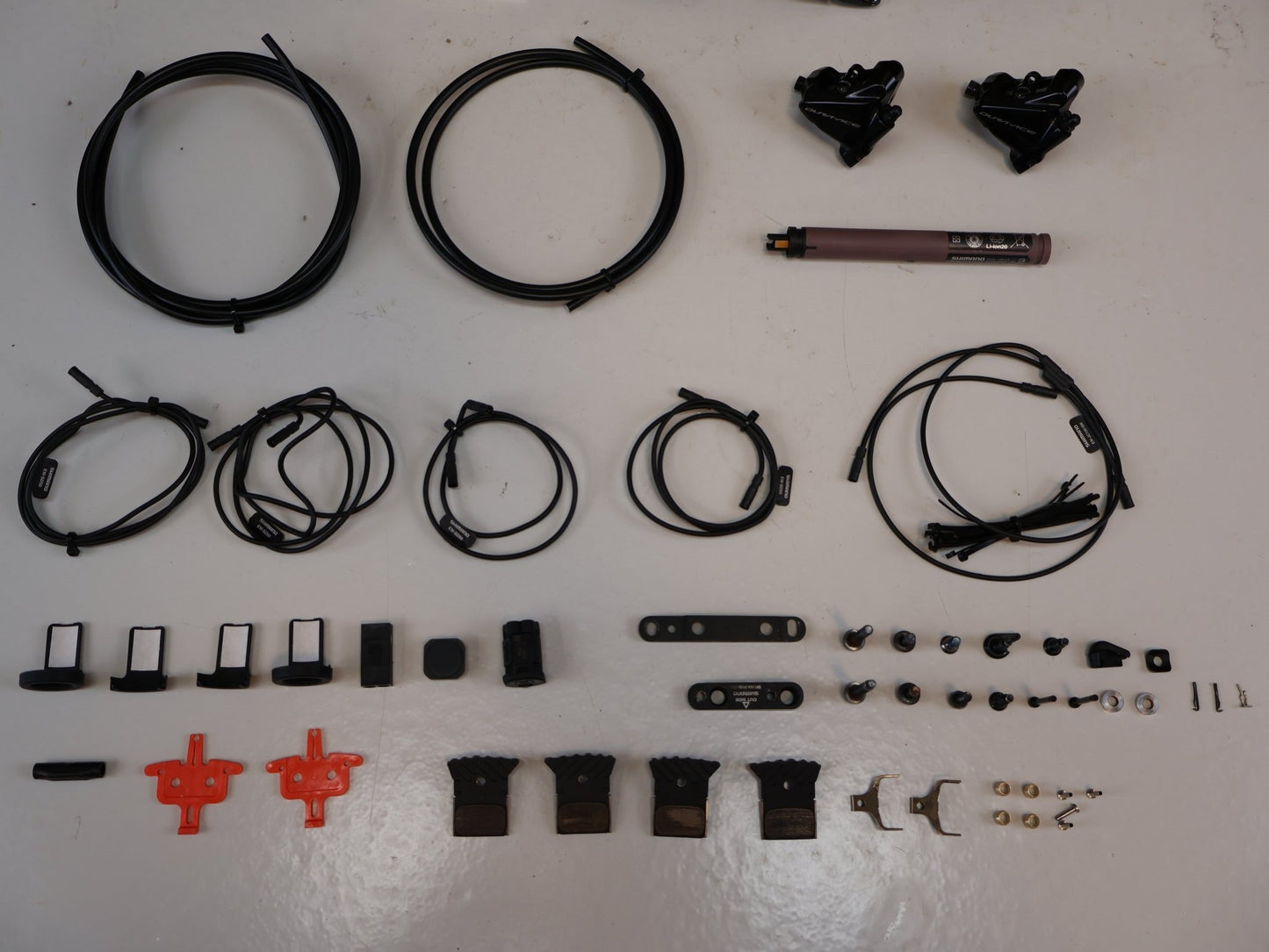 Schaltgruppen von Shimano, SHIMANO DURA-ACE DI2 R9150 R9170 / ELEKTRONISCHE SCHALTGRUPPE 2X11 FACH / SCHEIBENBREMSE vor USEDBIKES-OB.DE Hintergrund
