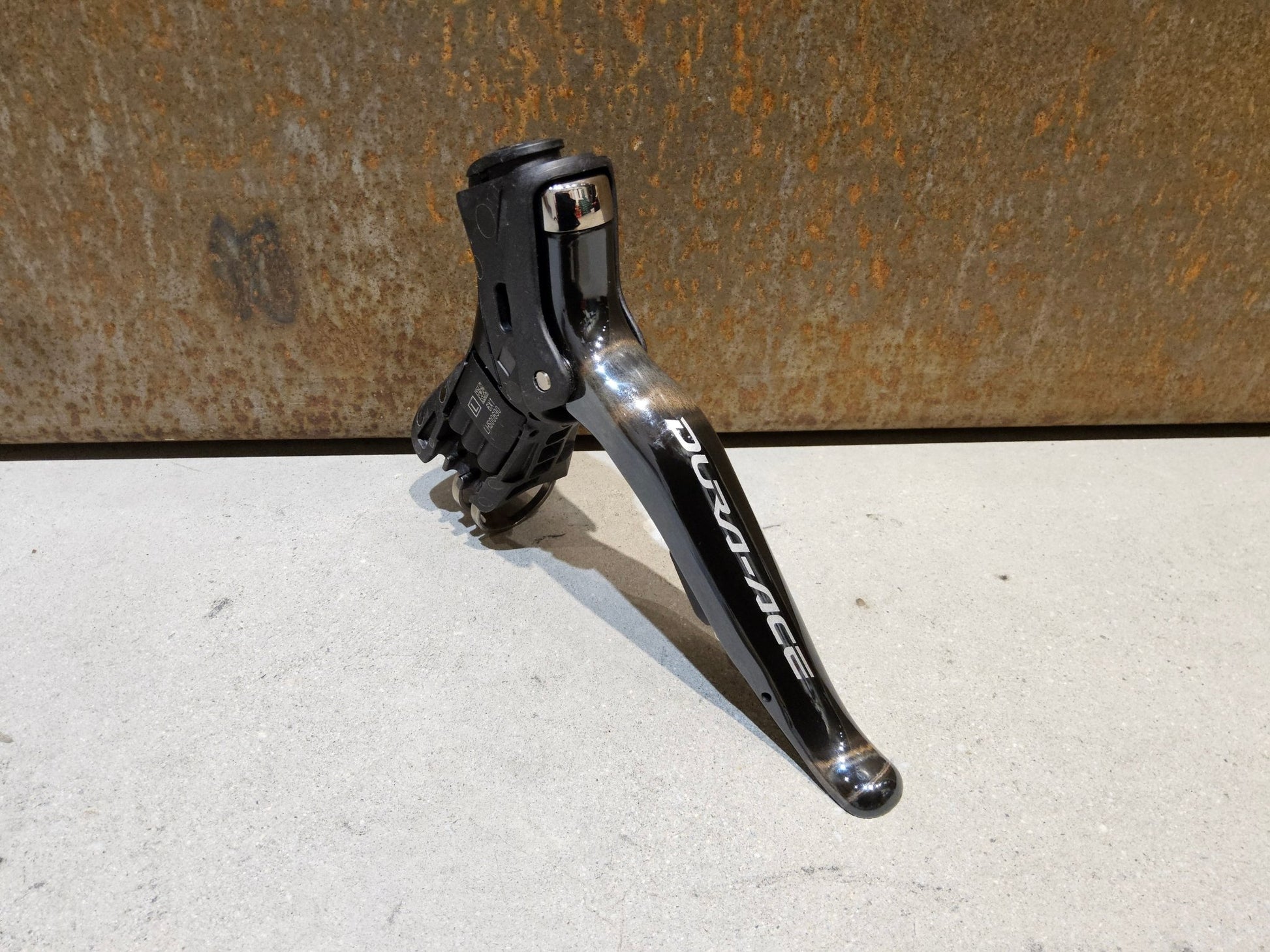 Brems - / Schalthebel von Shimano, SHIMANO DURA ACE DI2 SCHALT - / BREMSHEBEL ST - 9070 - L LINKS in variant_title vor USEDBIKES - OB.DE Hintergrund