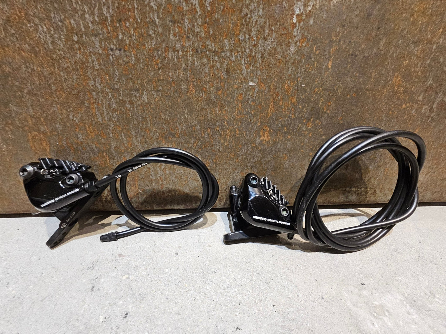 Brems - / Schalthebel von Shimano, SHIMANO DURA ACE DI2 SCHEIBENBREMSEN - SET ST - R9170 + BR - R9170 2 X 11FACH vor USEDBIKES - OB.DE Hintergrund