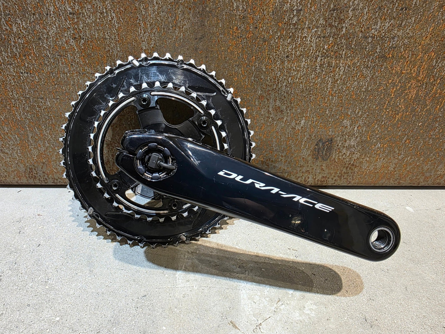 Powermeter von Shimano, SHIMANO DURA ACE FC - R9100 - P POWERMETER KURBEL 50/34 ZÄHNE 172,5MM vor USEDBIKES - OB.DE Hintergrund
