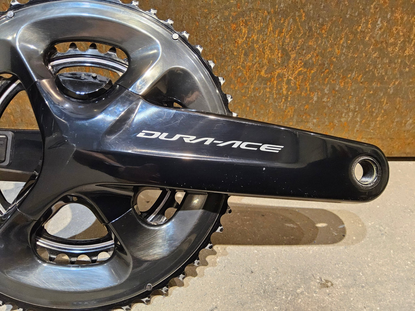 Powermeter von Shimano, SHIMANO DURA ACE FC - R9100 - P POWERMETER KURBEL 50/34 ZÄHNE 172,5MM vor USEDBIKES - OB.DE Hintergrund