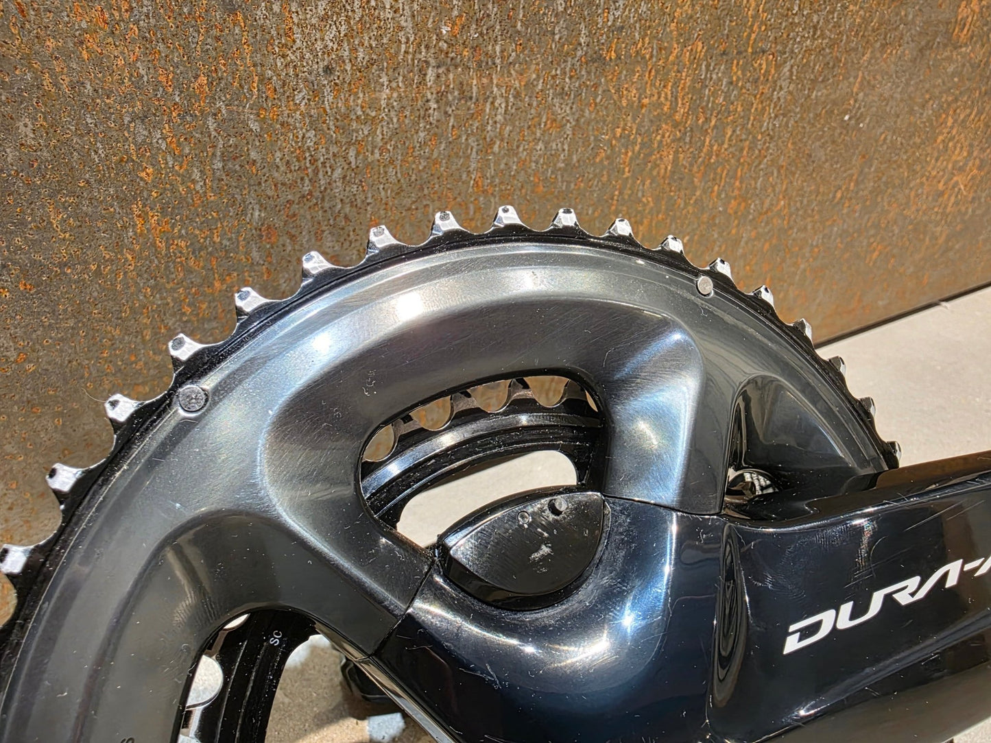 Powermeter von Shimano, SHIMANO DURA ACE FC - R9100 - P POWERMETER KURBEL 50/34 ZÄHNE 172,5MM vor USEDBIKES - OB.DE Hintergrund