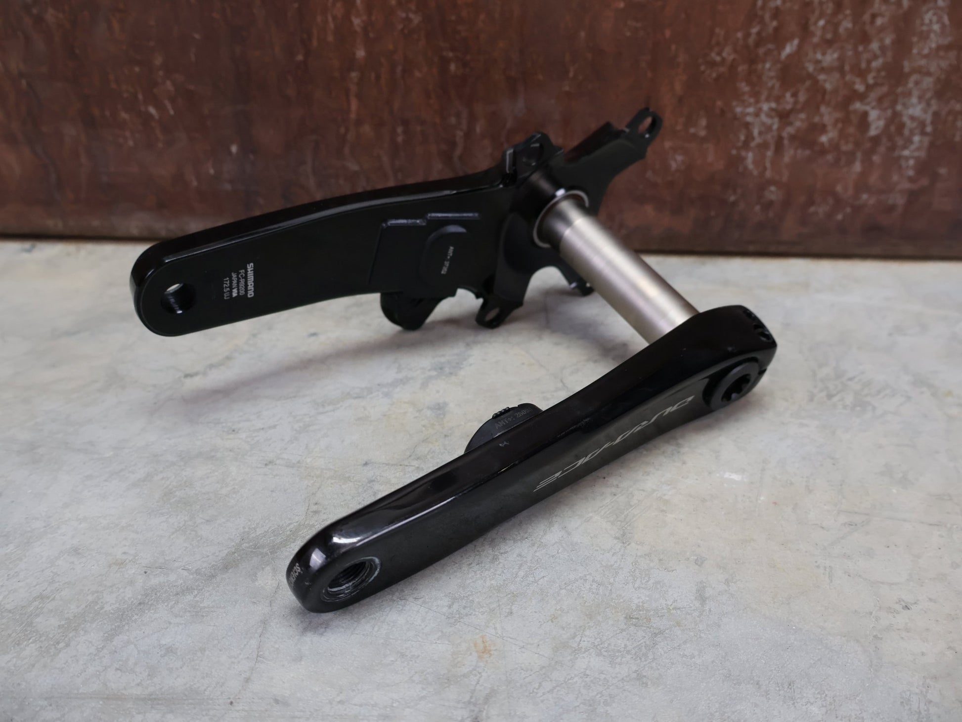 Powermeter von 4iiii, SHIMANO DURA ACE FC - R9200 4iiii DUAL SIDE POWERMETER / 172.5MM vor USEDBIKES - OB.DE Hintergrund