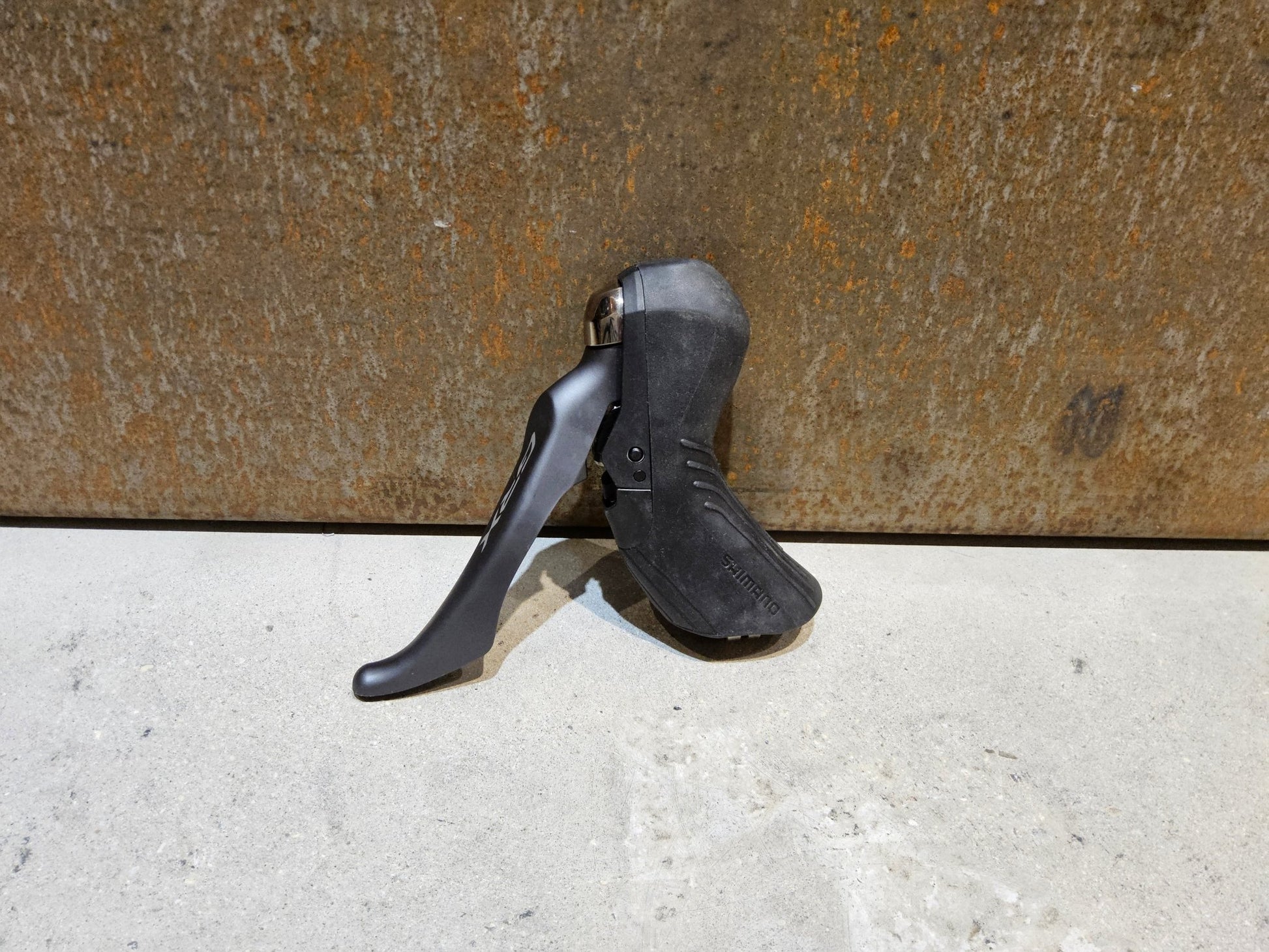 Brems - / Schalthebel von Shimano, SHIMANO GRX BREMSHEBEL BL - RX810 - L / LINKS in variant_title vor USEDBIKES - OB.DE Hintergrund